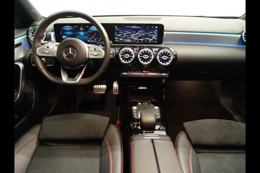 Mercedes-Benz A-Klasse 180 Prestige AMG Autom- Panodak I Leer I Camera I MBUX I  Park Assist, 9dkm!