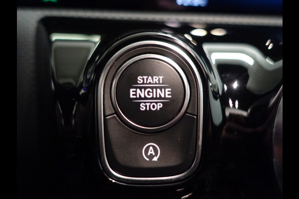 Mercedes-Benz CLA-Klasse 200 AMG Night Edition Aut- Designo Kleur I Panodak I Carplay I Sport Leder I Xenon Led ISfeerverlichting