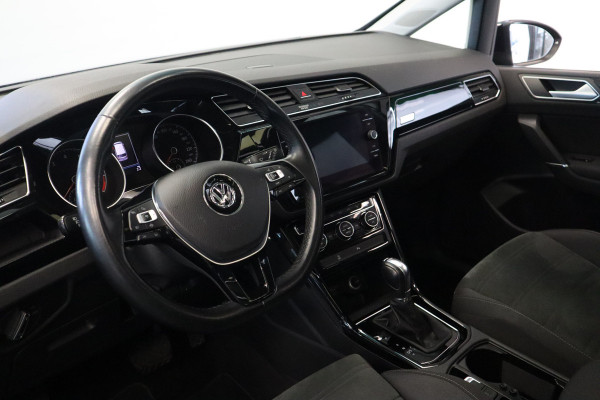 Volkswagen Touran 1.5 TSI Highline Business R 7-Persoons Panoramadak Full-led