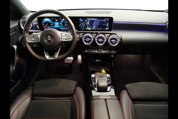 Mercedes-Benz A-Klasse 250 AMG Premium 225pk Ed Autom- Leer I Camera I Navi I Xenon Led I Stoelverwarming