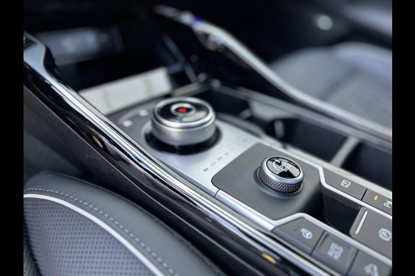 Kia Sorento 1.6 T-GDI Hybrid ExecutiveLine Automaat | Panoramadak | 360 Camera | BOSE | 19” Velgen | Navi | Stoelverkoeling | Navi | Key-Less | Apple CarPlay/Android Auto | Clima | PDC | Cruise | LED |