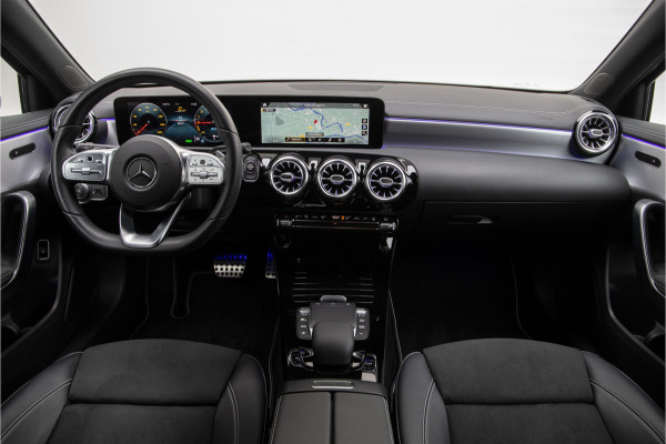 Mercedes-Benz A-Klasse 250 e AMG Night-edition Widescreen Sfeerverlichting Navi Plug-in hybrid 2021