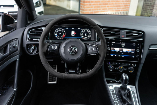 Volkswagen Golf 2.0 TSI 310PK 4Motion R PANO / CAMERA / KEYLESS