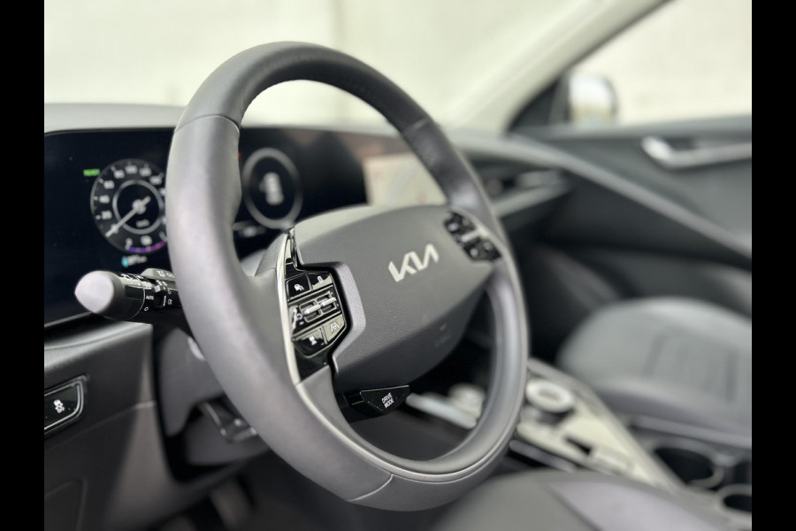 Kia Niro EV DynamicPlusLine 64.8 kWh Automaat | Leder | Schuif-/kanteldak | Camera | Navi | Key-Less | Stuur-/Stoelverwarming | 17” Velgen | Apple CarPlay/Android Auto | PDC | Cruise | LED |