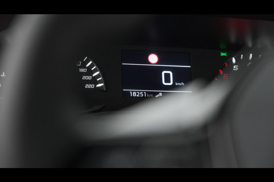 Peugeot 2008 PureTech 100 Allure | Navigatie | Parkeersensoren | Climate Control | Apple Carplay