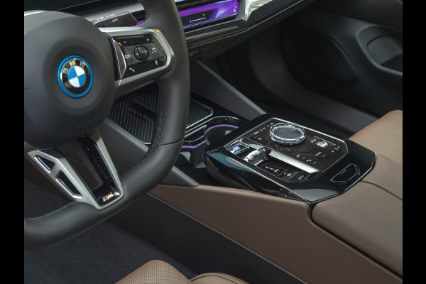 BMW i5 eDrive40 M-Sport - Pano - Comfortzetels - Stoelventilatie - Driving + Parking Ass Prof