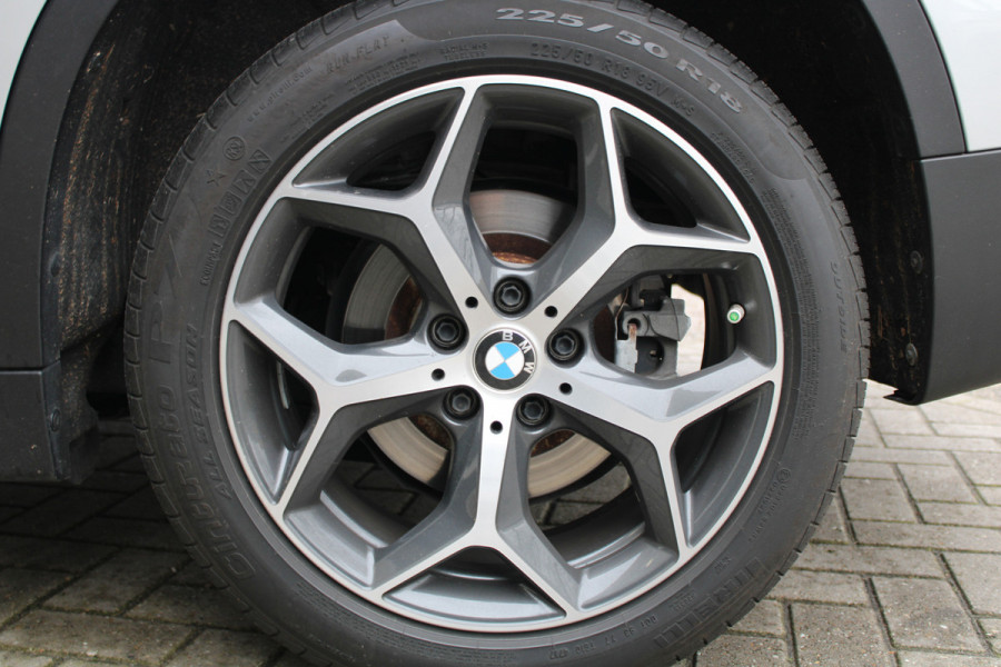 BMW X1 xDrive25i High Executive Benzine - Automaat - 232 pk - 9.424 km - Pano