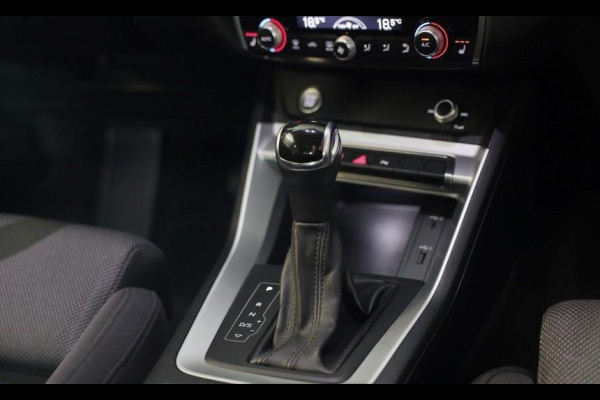 Audi Q3 35 TFSI S Line / AUT / Virtual Cockpit / Lane Assist / Dode Hoek / Elek Achterklep / Led / Pdc / 21 Inch