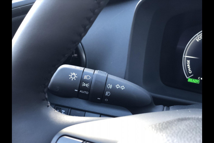 Toyota C-HR 1.8 Hybrid 140pk First Edition Bi-tone | Nieuw model, Smart connect, Dodehoekherkenning, Parkeersensoren,Stoel + Stuurverwarming