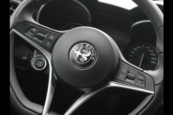 Alfa Romeo Stelvio 2.0 Turbo Aut. 200pk AWD Super | Navi | Adapt. Cruise | BSM | Xenon | Keyless | Dakrails | Veloce Int.