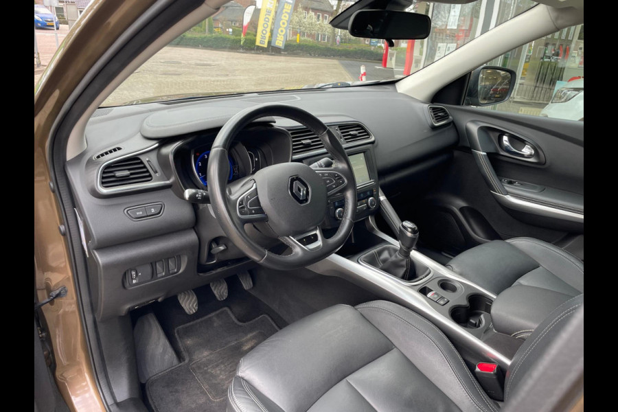 Renault Kadjar TCe 130 Intens Leer / LM 19'' / P-sens & Camera / Trekhaak / Full LED / Keyless / Elektr bed. voorst. / Stoel verw.