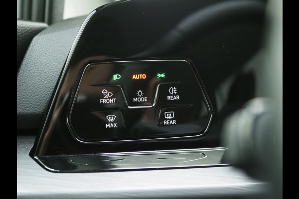 Volkswagen Golf 1.4 eHybrid Style | Massage | Adaptive Cruise | Camera | Keyless | Sfeerverlichting