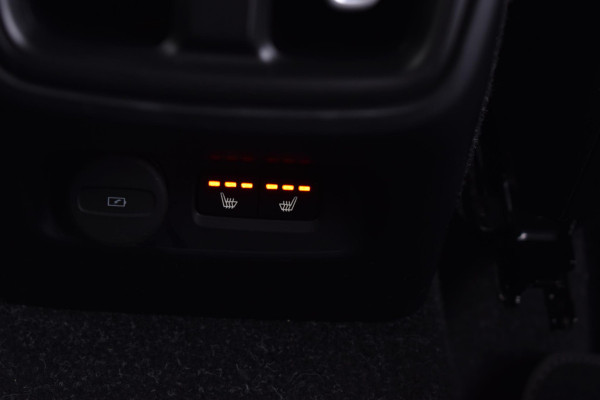 Volvo XC40 D4 190PK Automaat AWD Momentum / Navigatie / Verwarmbare stoelen / Connectivity Line / Camera achter / Elektrische achter klep