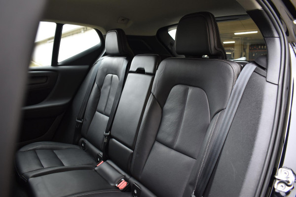 Volvo XC40 D4 190PK Automaat AWD Momentum / Navigatie / Verwarmbare stoelen / Connectivity Line / Camera achter / Elektrische achter klep