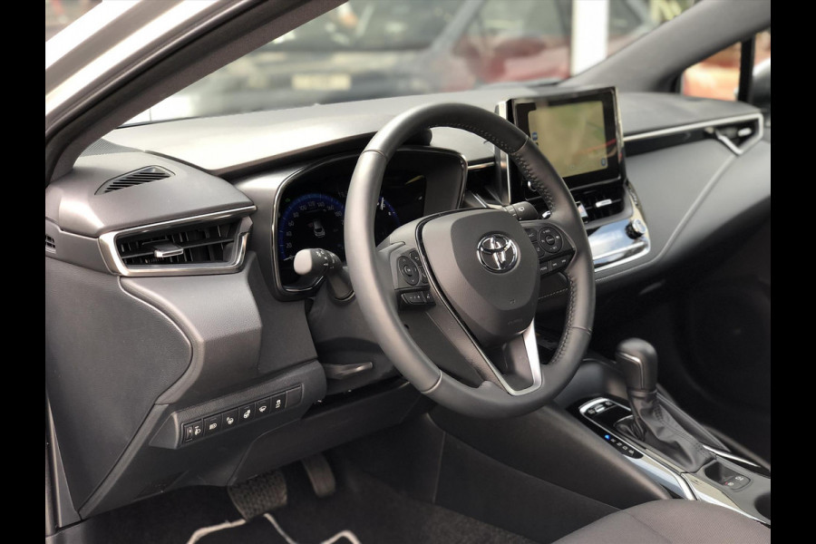 Toyota Corolla 1.8 Hybrid Style Plus | Dodehoekherkenning, Nieuwe multimedia, Parkeersensoren, Keyless, Stoel + Stuurverwarming