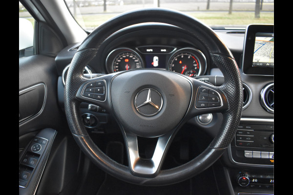 Mercedes-Benz GLA 180 Urban Automaat / Clima / Navi / Apple CarPlay / LED / Verw. stoelen