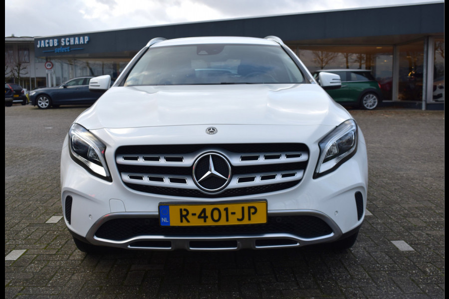 Mercedes-Benz GLA 180 Urban Automaat / Clima / Navi / Apple CarPlay / LED / Verw. stoelen