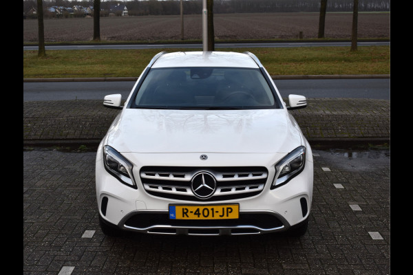 Mercedes-Benz GLA 180 Urban Automaat / Clima / Navi / Apple CarPlay / LED / Verw. stoelen