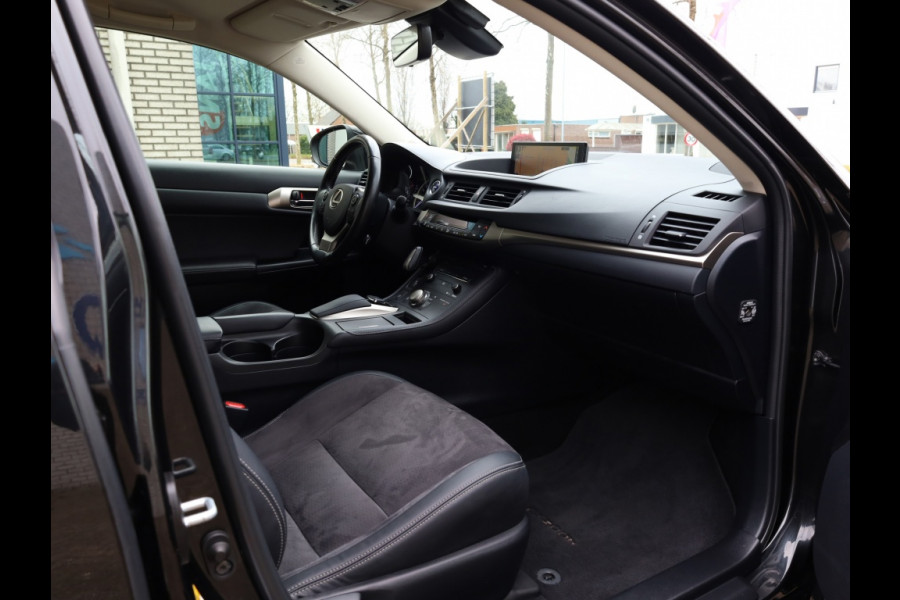 Lexus CT 200h Dynamic | Leder/Alcantara | Breedbeeld Navi | Safety Pack