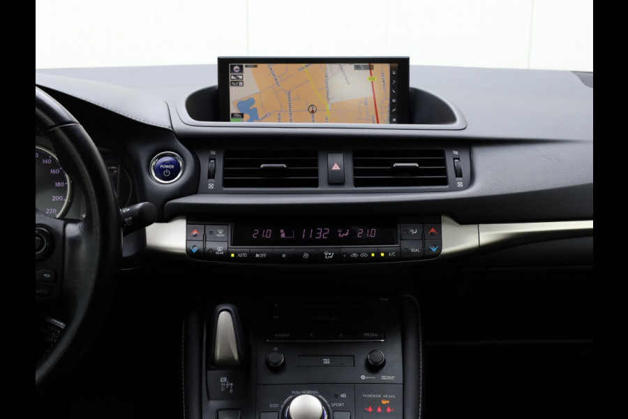 Lexus CT 200h Dynamic | Leder/Alcantara | Breedbeeld Navi | Safety Pack