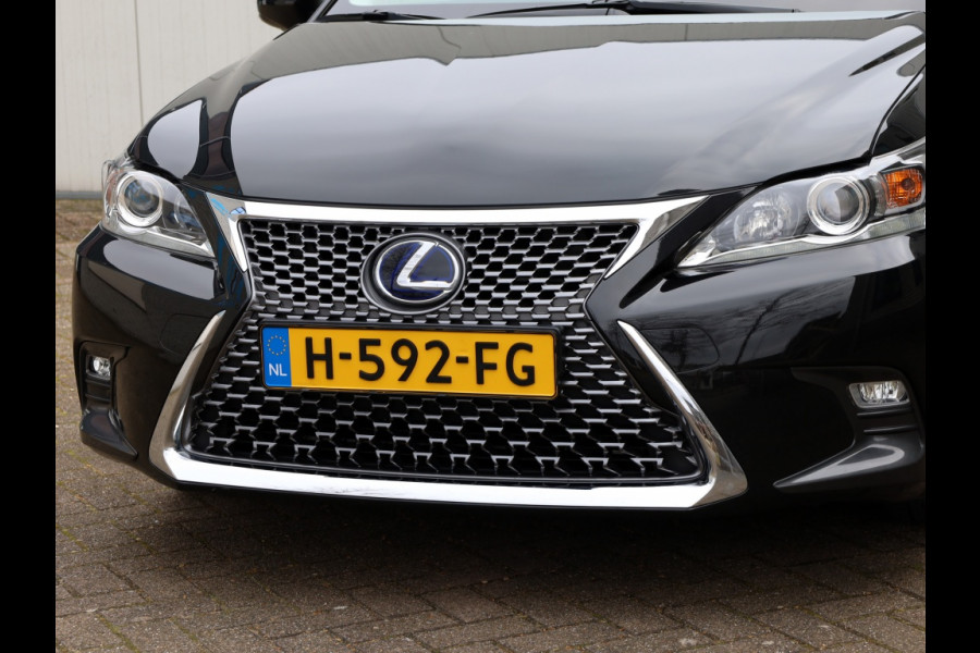 Lexus CT 200h Dynamic | Leder/Alcantara | Breedbeeld Navi | Safety Pack