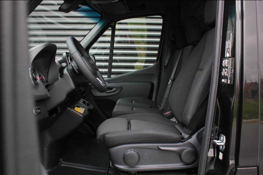 Mercedes-Benz Sprinter 317 CDI L2H2 RWD 170PK FULL BLACK JB-EDITION / 3500KG / NEW / DIRECT RIJDEN / NAVIGATIE / PDC / FULL / LED