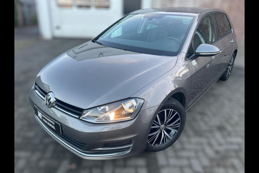 Volkswagen Golf 1.2 TSI Trendline met comfortpakket / AFNEEMBARE TREKHAAK / CARPLAY / PDC / CRUISE CONTROL / 4-SEIZ. BANDEN / ECC