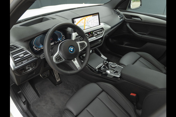 BMW X3 xDrive30e M-Sport - Pano - Trekhaak - Memoryzetel - Head-up - Stuurwiel verwarmd