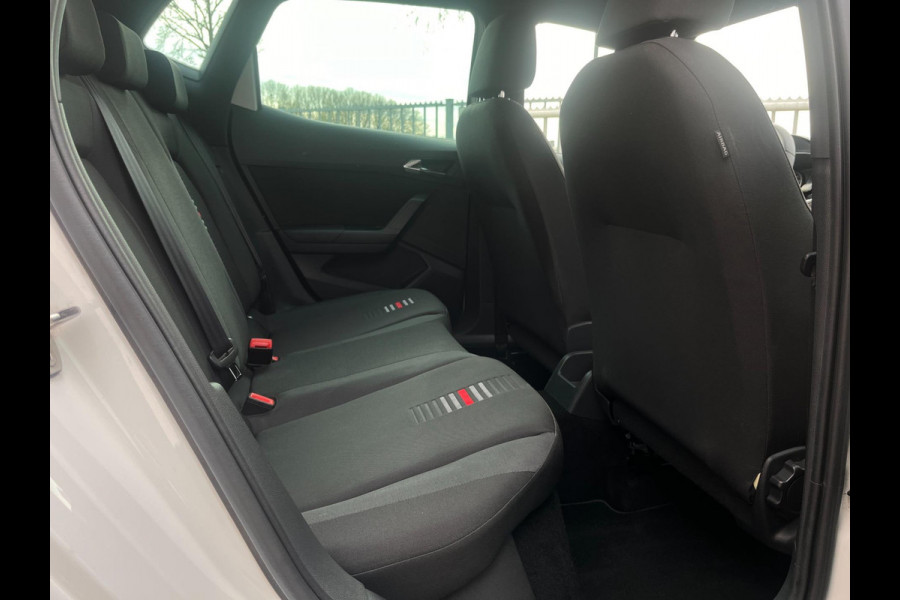 Seat Arona 1.0 TSI Xcellence Business Intense FR 85KW AUTOMAAT / CAMERA / CARPLAY / NAVI / CRUISE / INPARKEREN / DODEHOEKSENS.