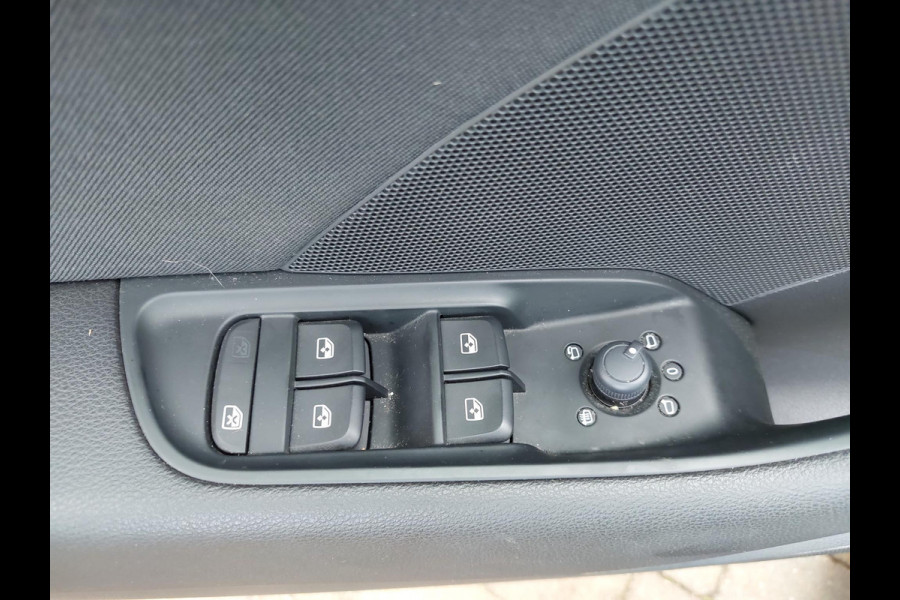 Audi A3 Sportback 40 e-tron Advance Sport | S-Line | Trekhaak | Camera | 100% onderhouden