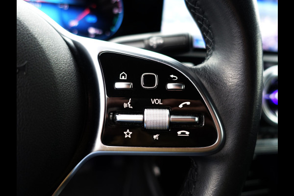 Mercedes-Benz A-Klasse 250 e Business Solution AMG Prestige Aut- Sfeerverlichting I CarPlay I Sport Leder Interieur I Stoelverwarming I Camera I Park Assist