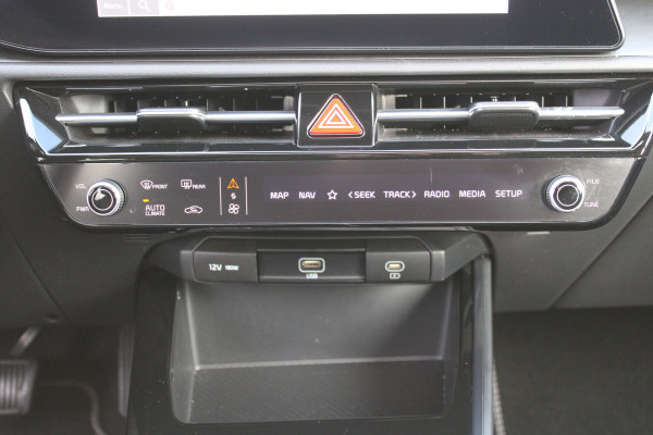 Kia Niro EV DynamicPlusLine 64.8 kWh | 17" LM | Airco | Cruise | Navi | Camera | Trekhaak |