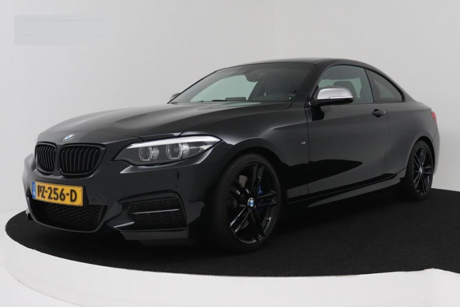 BMW 2 Serie Coupé M240i High Executive(NL- auto, M- performance uitlaat, Dealer onderhoud, Leer, Stoelverwarming, Hifi, etc.)