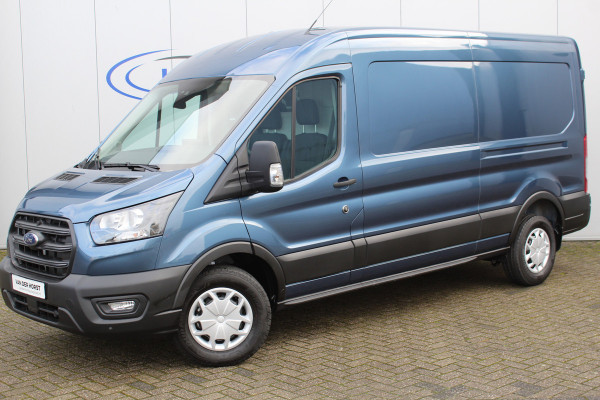 Ford Transit 350 2.0-130pk TDCI L3H2 Trend. Net ingereden, uit voorraad leverbaar ! Volautm. airco, metallic lak, lane- en side assist, adaptive cruise, navigatie by Apple carplay/Android auto cntrl, bijrijdersbank, USB aansluiting etc.