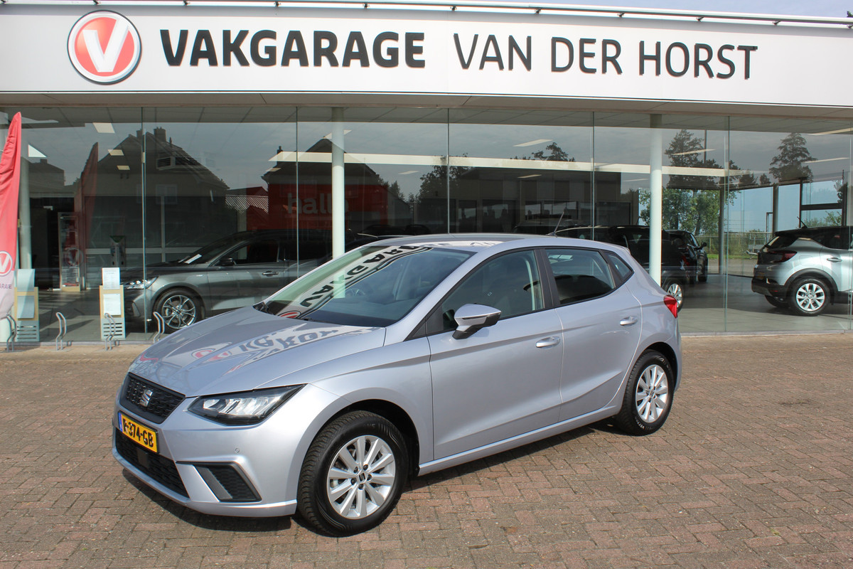 Seat Ibiza 1.0-96pk TSI Style. NIEUWSTE MODEL. Volautm. airco, camera, elektr ramen v+a, LED verlichting, stoelverwarming, metallic lak, Is In nieuwstaat !