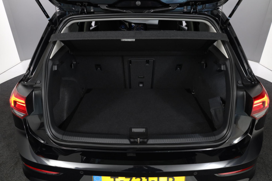 Volkswagen Golf 1.0 TSI Life 110PK | 17"LM velgen | Comfort pakket | Keyless entry | Parkeercamera |