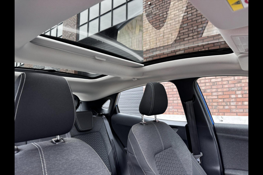 Ford Puma 1.0 EcoBoost Titanium / Automaat / Trekhaak / Panoramadak / Navigatie + Camera / Stoel + Stuurverwarming