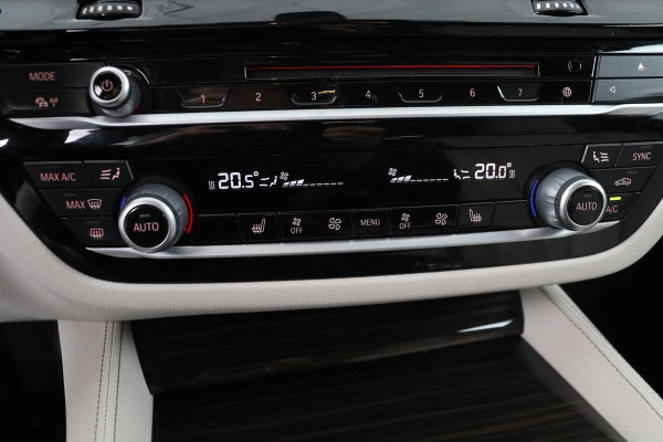 BMW 5 Serie 530e iPerformance M Sport | Executive | Leder | Head-up | Stoelverwarming | Navigatie | Sportstoelen | PDC