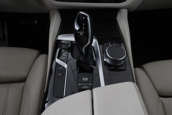 BMW 5 Serie 530e iPerformance M Sport | Executive | Leder | Head-up | Stoelverwarming | Navigatie | Sportstoelen | PDC