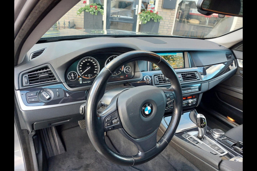 BMW 5 Serie Touring 520d Luxury Edition | Trekhaak | Xenon | Panoramadak | Stoelverwarming