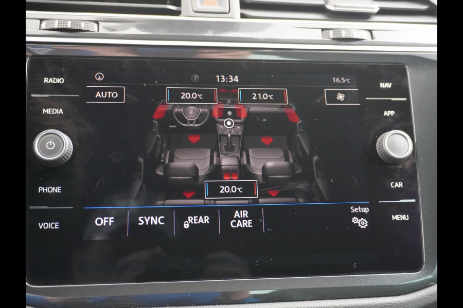 Volkswagen Tiguan T150pk R-line nwe model Adaptive-Cruise 19"lmv Trekhaak Camera Apple Carplay Android App Connect WiFi-vb. LED-Plus+Led-Achter Ac Chroom Pack Priv.Glas Dakrails Vervolgbotsing-preventie Rijstrooksensor met correctie Draadloze lader Opklaptafels achter Achteropkomendverkeer-waarsch. Vermoeidheidsherkenning AEB ASR ESP Hi EURO6+ Orig. NLse auto 250Nm/1500 tpm CARAVANTREKKER 1800kg trekvermogen !!