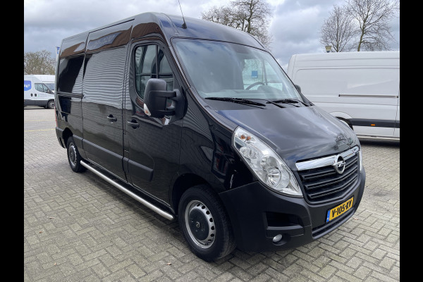 Opel Movano 2.3 CDTI 130pk L2H2 / vaste prijs rijklaar € 19.950 ex btw / lease vanaf € 366 / airco / cruise / navigatie / pdc achter / zwart metallic / geveerde chauffeurs stoel !