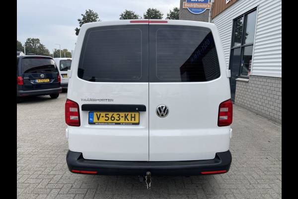 Volkswagen Transporter 2.0 TDI L1H1 / vaste prijs rijklaar € 15.950 ex btw / lease vanaf € 270 / airco / trekhaak / achterdeuren met ruiten / bijrijdersbank / euro 6 diesel !