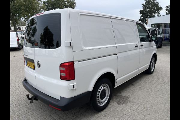 Volkswagen Transporter 2.0 TDI L1H1 / vaste prijs rijklaar € 15.950 ex btw / lease vanaf € 270 / airco / trekhaak / achterdeuren met ruiten / bijrijdersbank / euro 6 diesel !