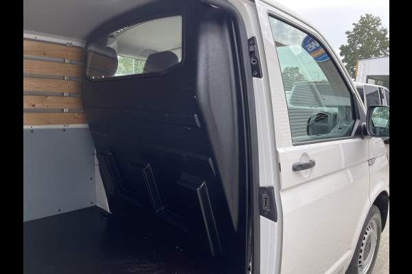 Volkswagen Transporter 2.0 TDI L1H1 / vaste prijs rijklaar € 15.950 ex btw / lease vanaf € 270 / airco / trekhaak / achterdeuren met ruiten / bijrijdersbank / euro 6 diesel !