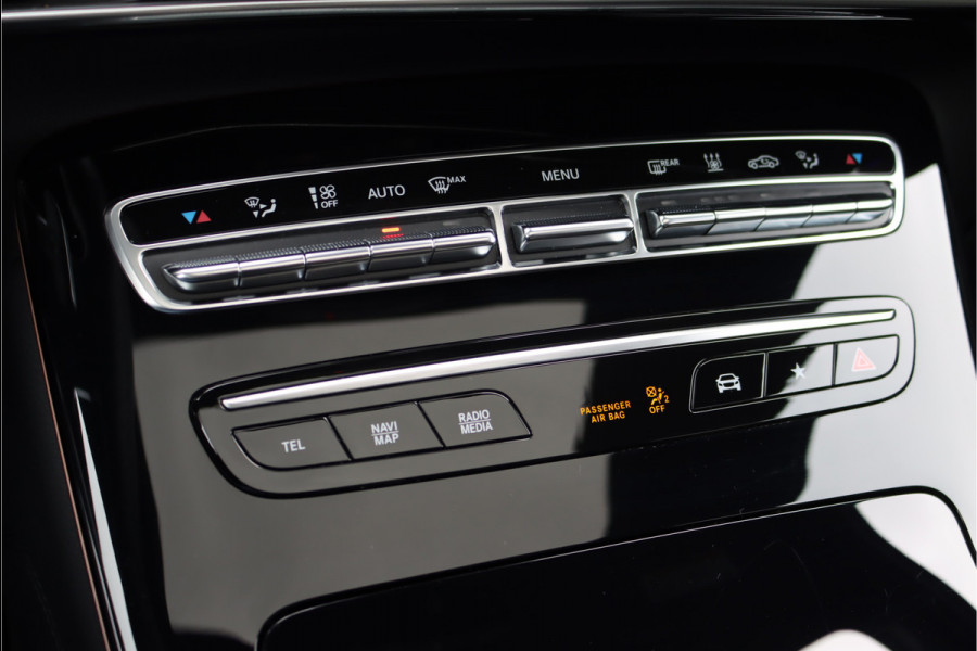 Mercedes-Benz EQC 400 4-MATIC AMG Line 80 kWh | ex BTW €49.000,- | Schuifdak | Distronic+ | Memory | Trekhaak | Surround Camera | Keyless Go | Head-up Display | Voorklimatisering | Rijassistentiepakket | Air-Balance |