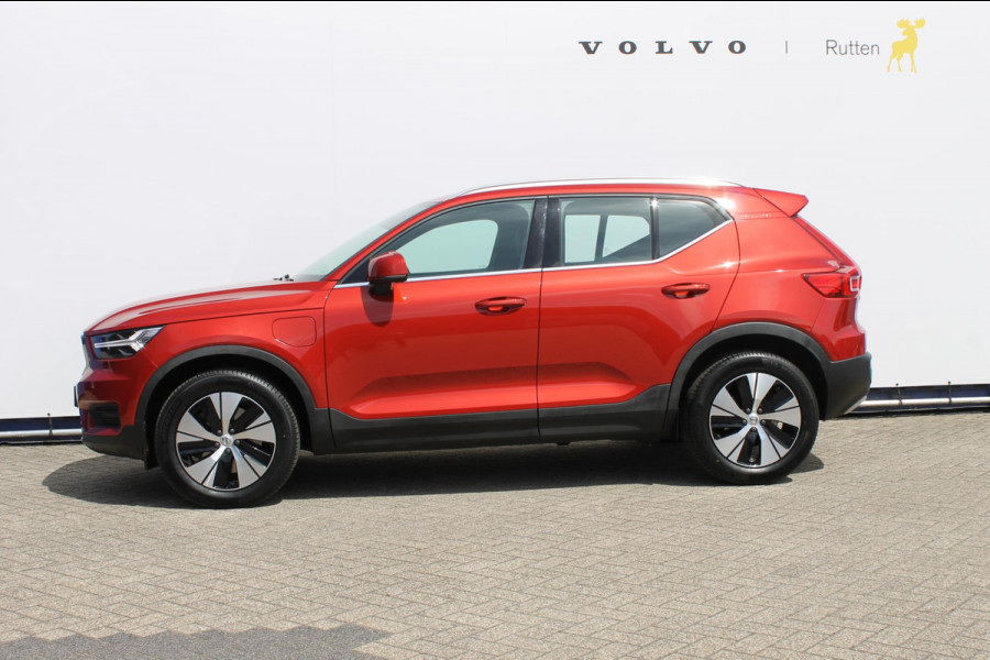 Volvo XC40 T4 211PK Automaat Recharge Inscription Expression Road Sign Information / Cruise Control / Navigatie / Stoelverwarming / Stuurwielverwarming / Volvo on Call / Parkeersensoren voor en achter met parkeercamera achter