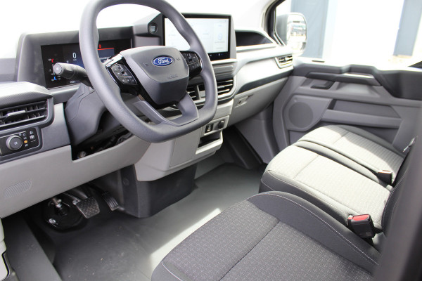 Ford Transit Custom 320 2.0-136pk TDCI L2H1 ´Trend´ AUTOMAAT ! Overtuig u van de rijkwaliteiten van dit nieuwe model Ford Transit Custom i.c.m. automatische versn. bak. Camera, LED koplampen, Cruise Control, Aut. Airco, Navigatie by Apple / Android, verwarmd voorraam etc.