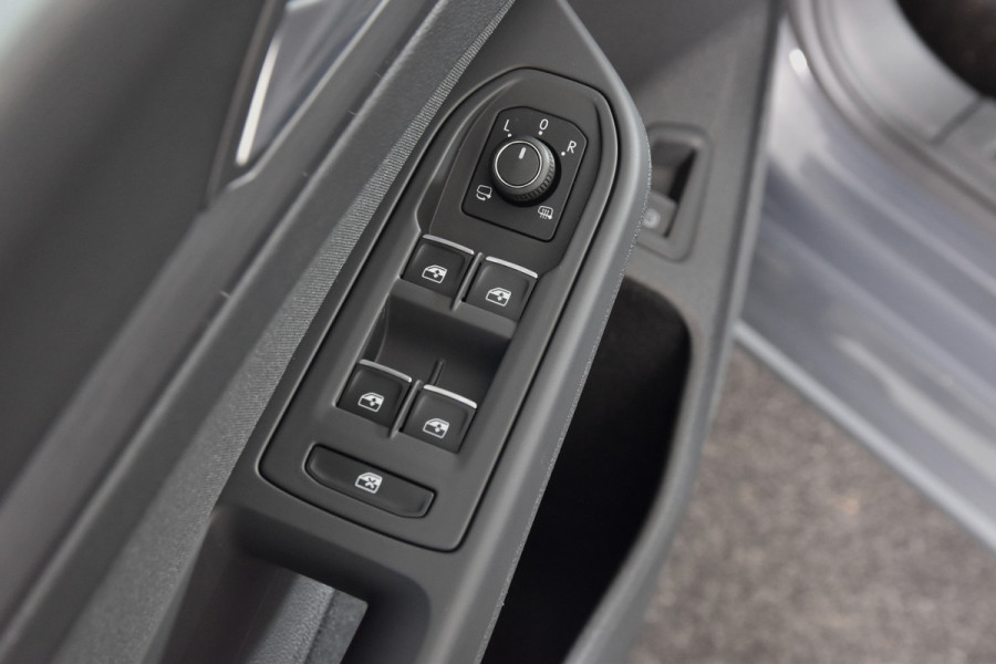 Volkswagen Golf 1.4 eHybrid 204 PK Style - Automaat | Dig. Cockpit | Adapt. Cruise | Stoel-+Stuurverwarming | Camera | PDC | NAV + App. Connect | LM 18"|