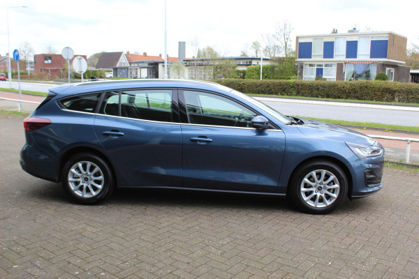 Ford FOCUS Wagon 1.0-155pk EcoBoost Mild-Hybrid Titanium. Fabrieksgarantie t/m 29-01-2027 ! SYNC 4, Volautm. airco dual,  adaptive cruise cntrl, stoel-, stuur- en voorraam verwarming, lane- en sideassist, metallic lak, LM wielen, elektr. panoramadak etc, etc.